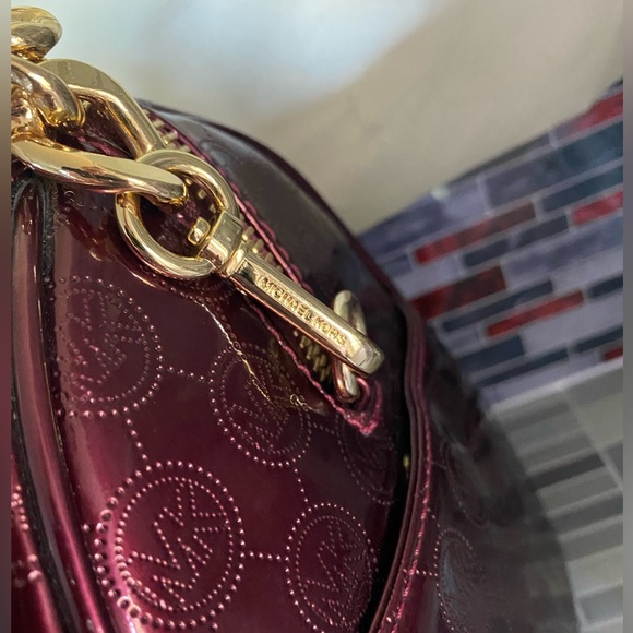 MICHAEL KORS METALLIC BURGUNDY LEATHER BARREL SATCHEL IN EXCELLENT CONDITION - Picture 3 of 6